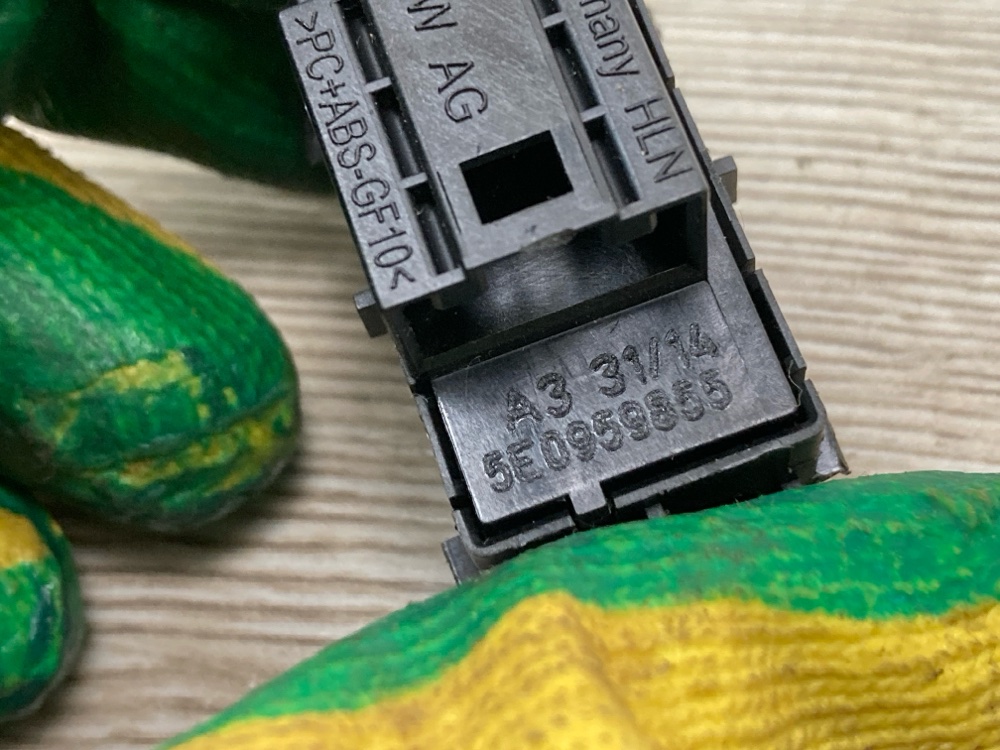 Кнопка стеклоподъемника, 500 рублей, Москва