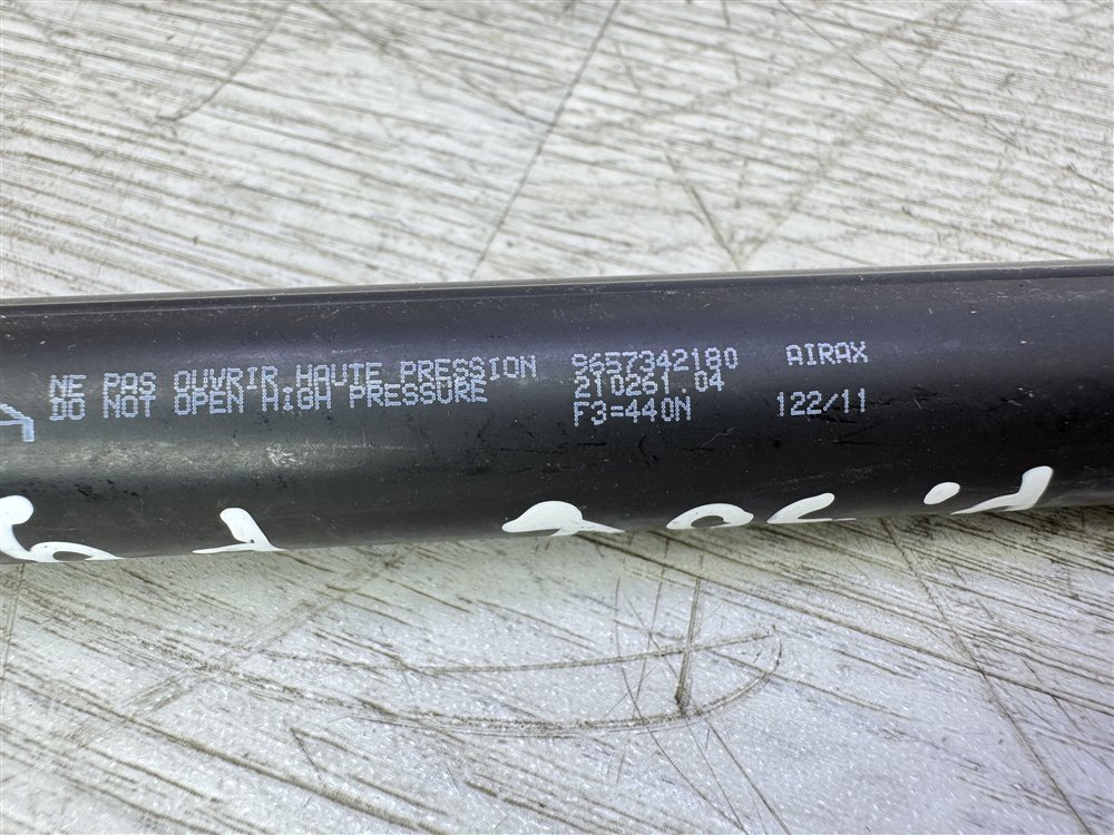 Амортизатор крышки багажника, 500 рублей, Севастополь