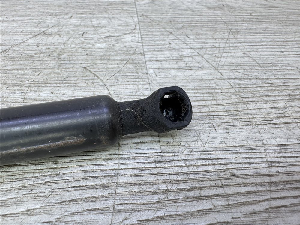 Амортизатор крышки багажника, 500 рублей, Севастополь