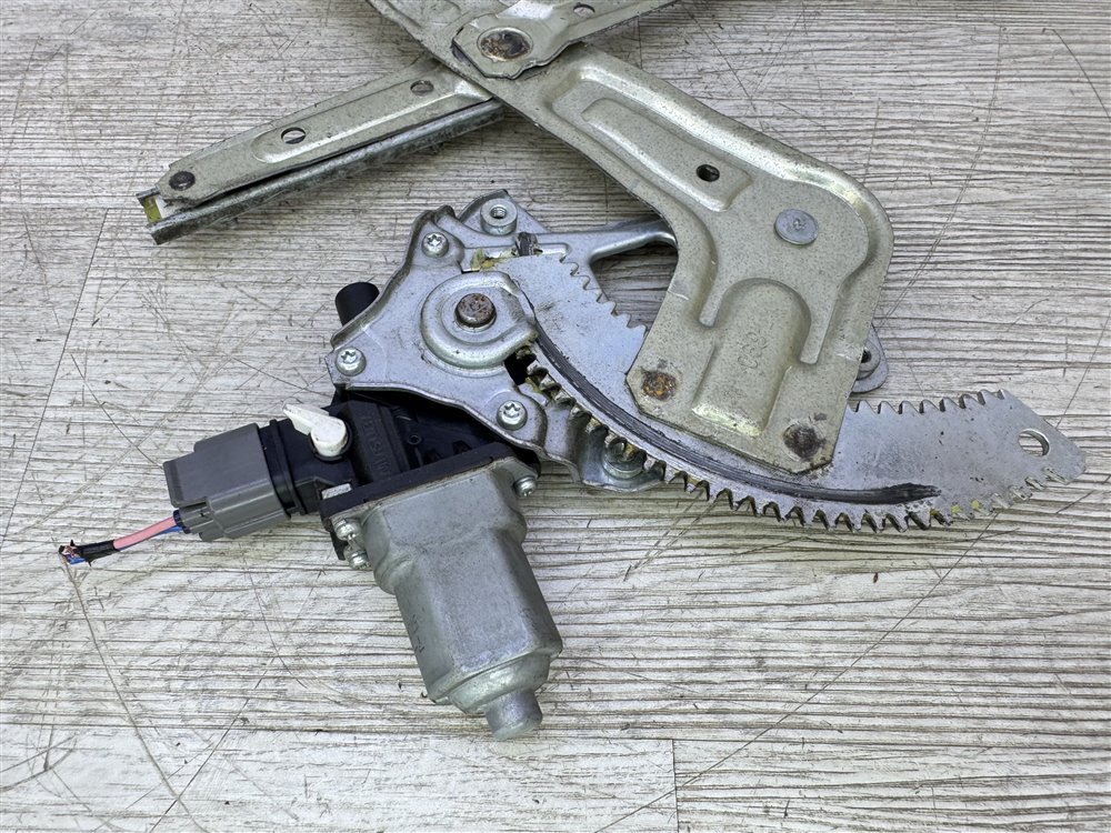 Стеклоподъемник, 1000 рублей, Севастополь