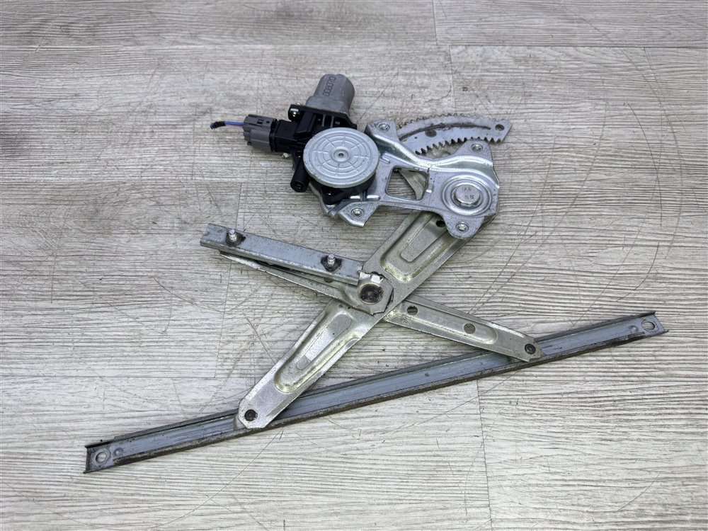 Стеклоподъемник, 1000 рублей, Севастополь