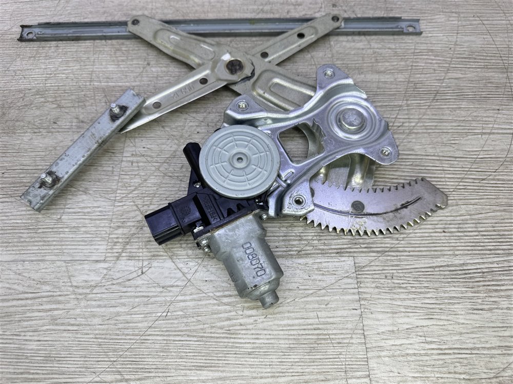 Стеклоподъемник, 1000 рублей, Севастополь