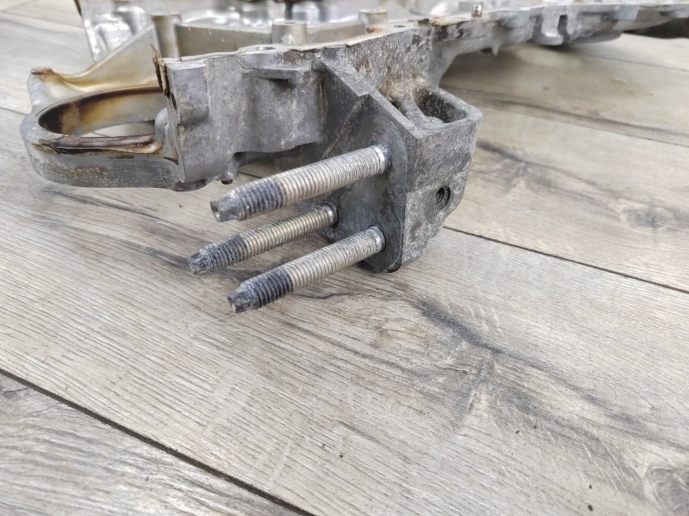 Крышка двигателя, 2000 рублей, Москва