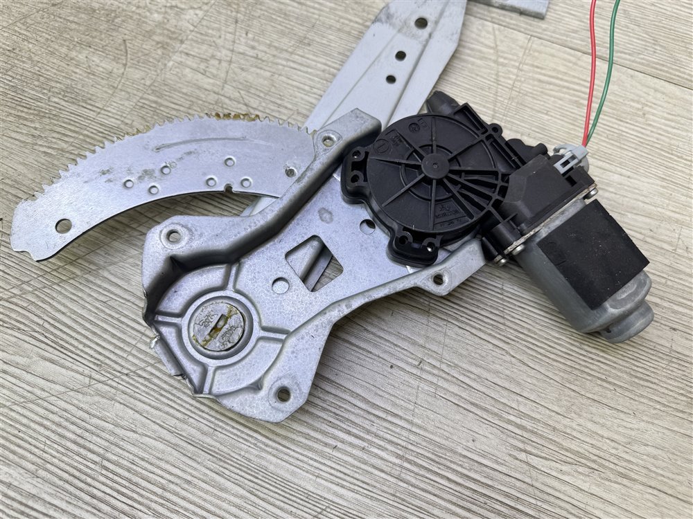 Стеклоподъемник, 500 рублей, Севастополь