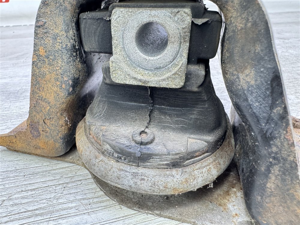 Подушка двигателя, 1500 рублей, Севастополь