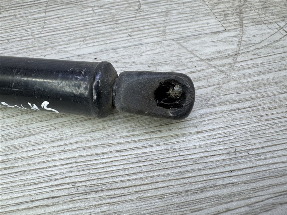 Амортизатор крышки багажника, 500 рублей, Севастополь