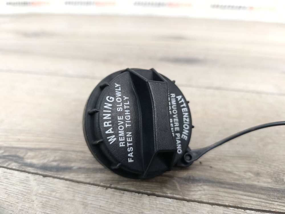 Лючок топливного бака, 500 рублей, Москва