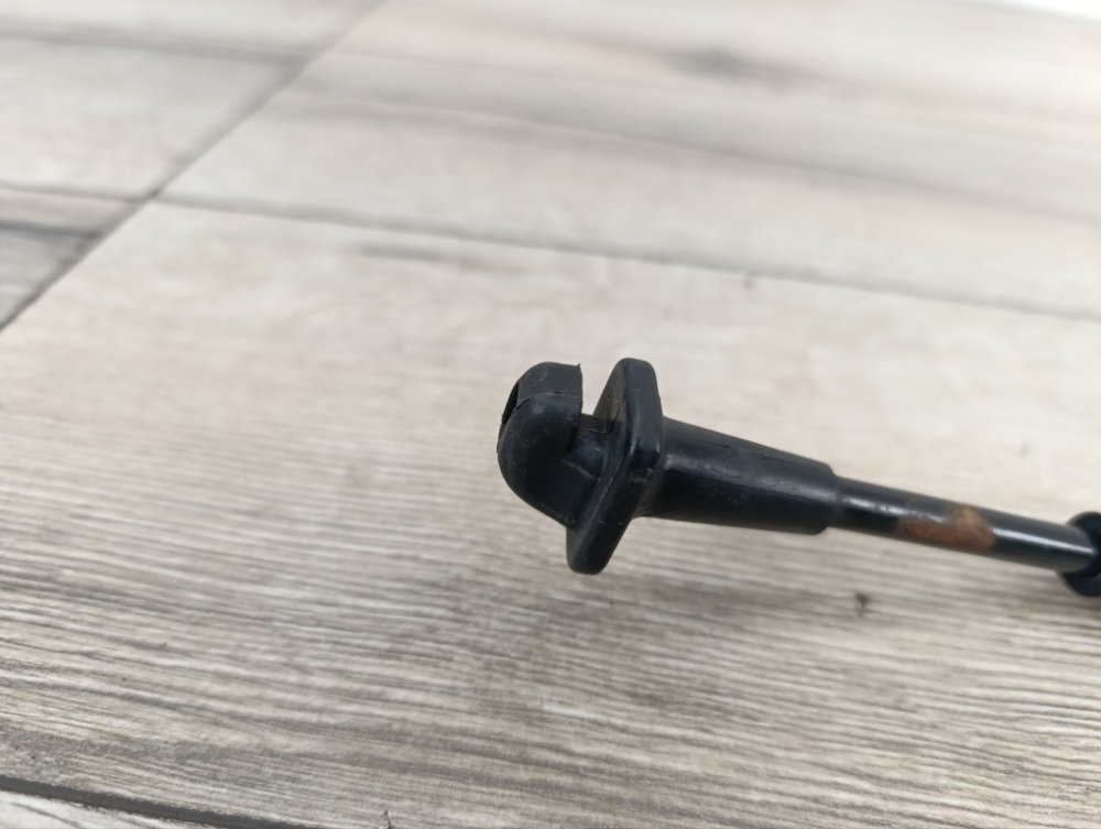 Упор капота, 500 рублей, Москва