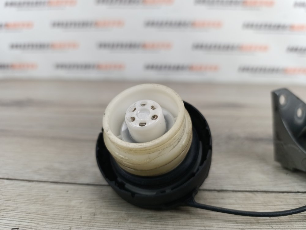 Лючок топливного бака, 500 рублей, Москва