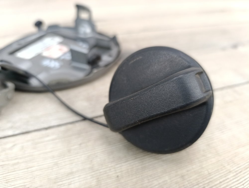 Лючок топливного бака, 500 рублей, Москва