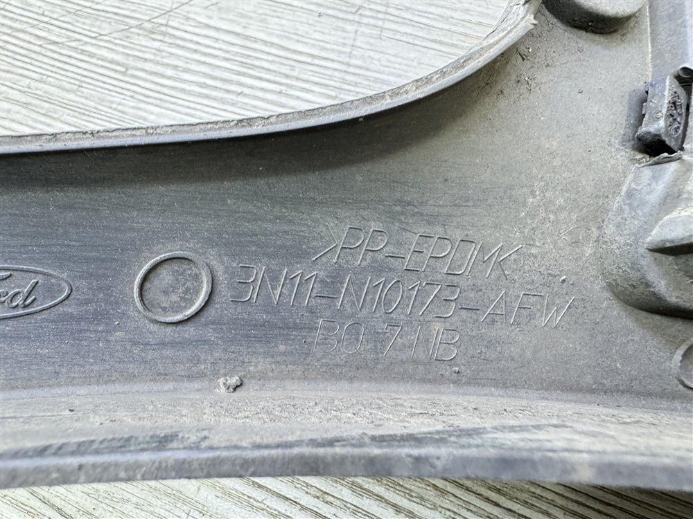 Накладка крыла, 1000 рублей, Севастополь