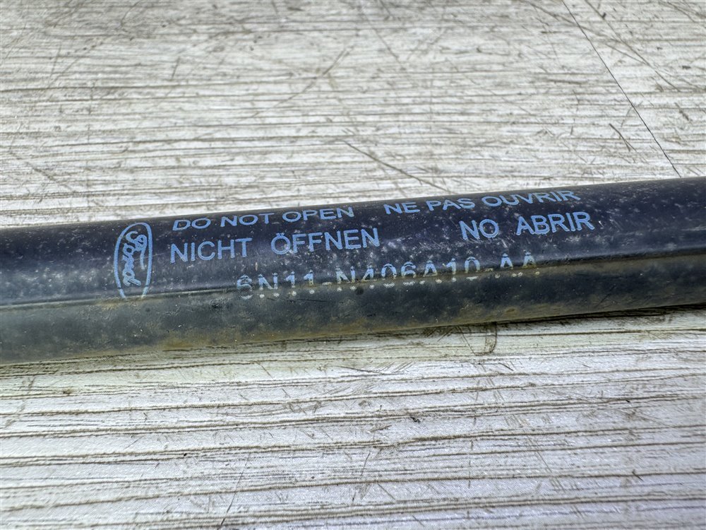 Амортизатор крышки багажника, 500 рублей, Севастополь