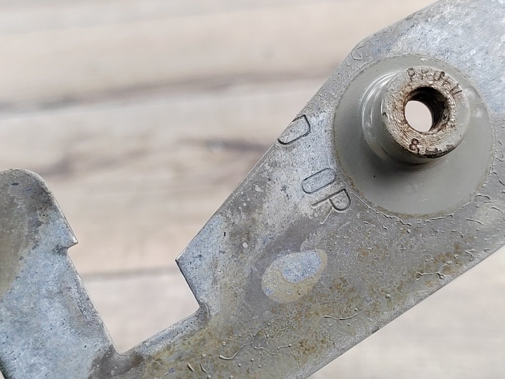 Кронштейн крыла, 500 рублей, Москва