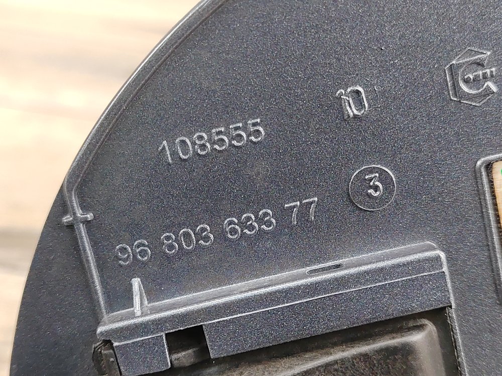 Лючок топливного бака, 500 рублей, Москва