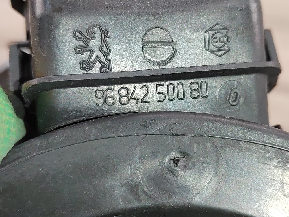 Лючок топливного бака, 500 рублей, Москва