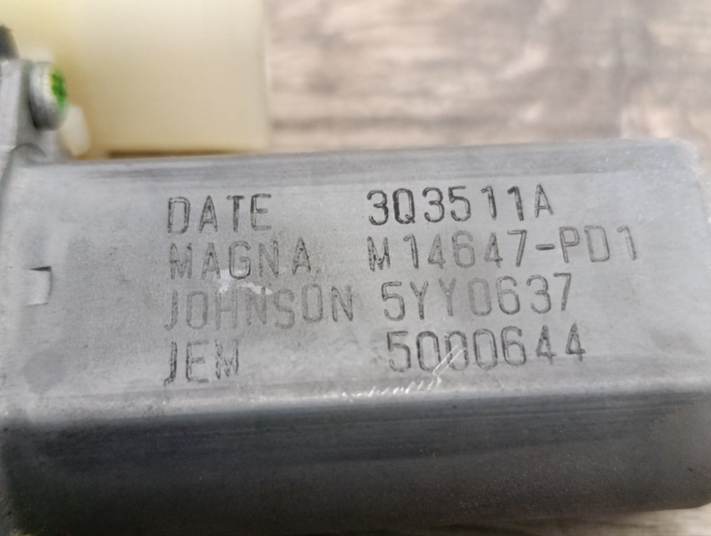 Стеклоподъемник, 1000 рублей, Москва