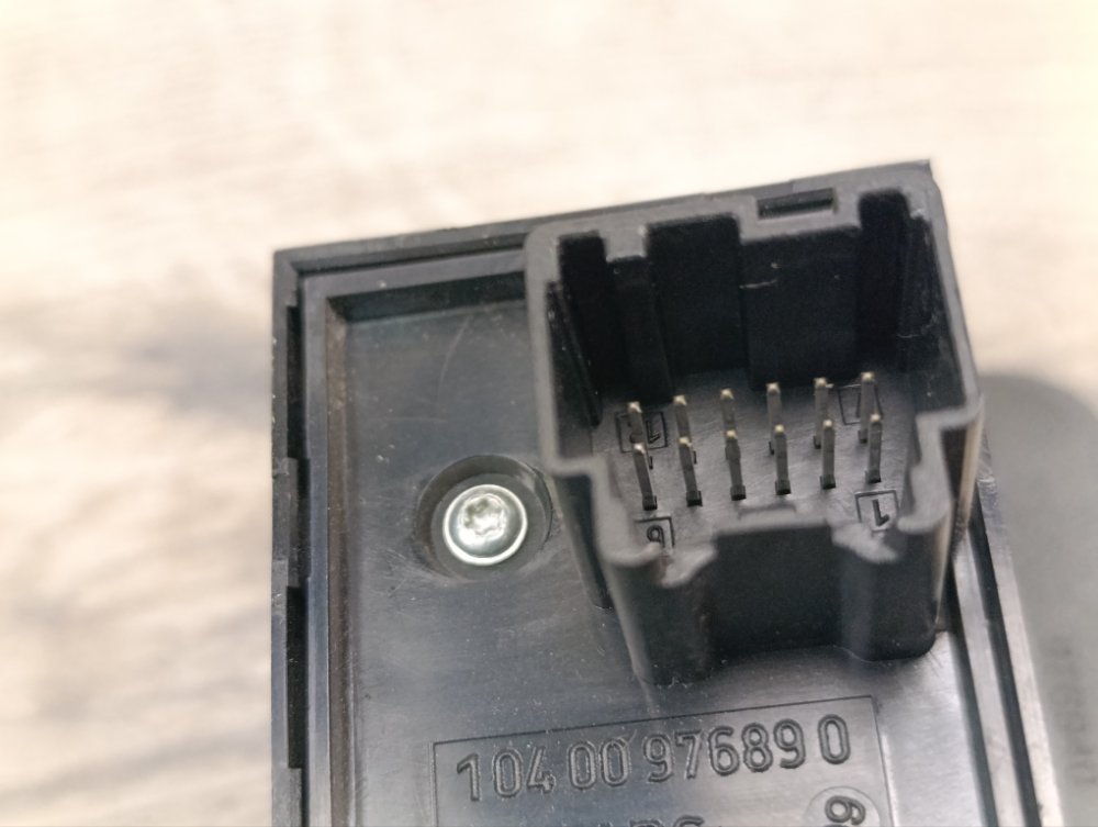 Кнопка открывания багажника, 800 рублей, Москва