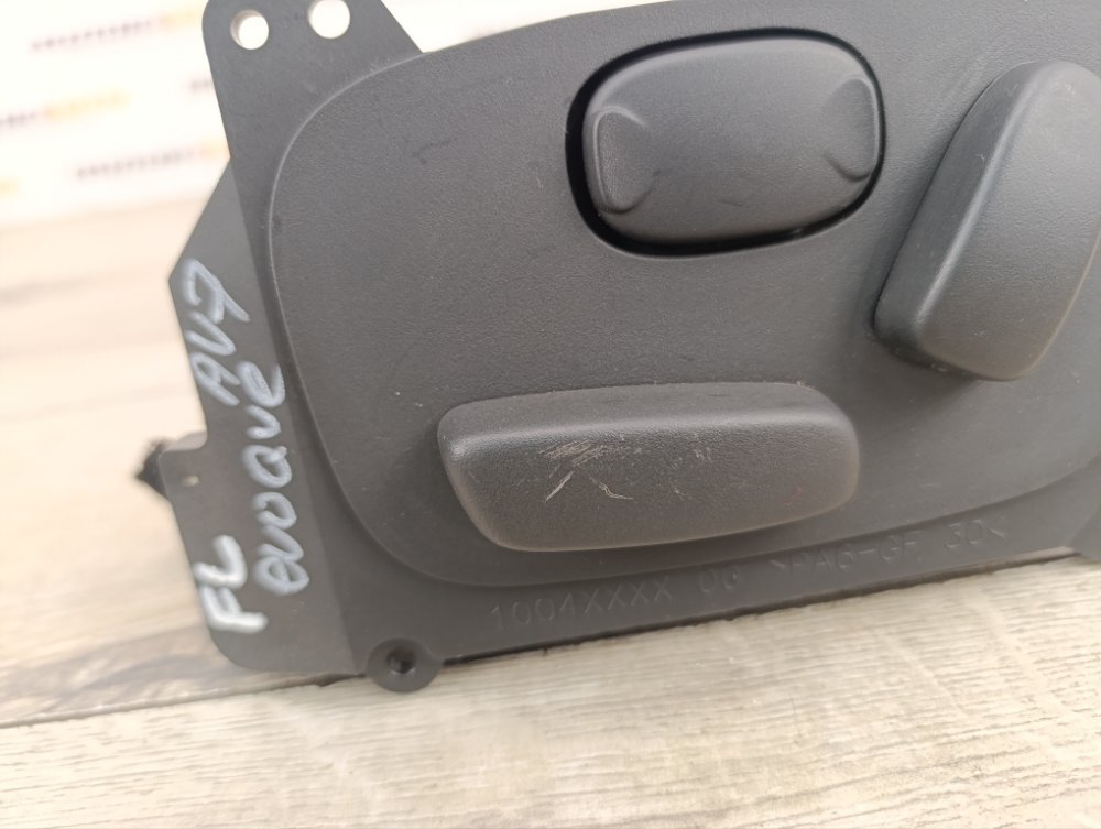 Кнопка регулировки сиденья, 1000 рублей, Москва