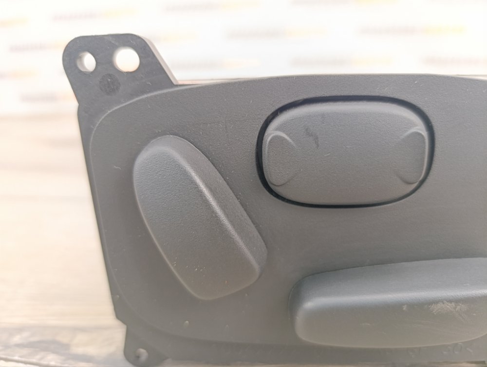 Кнопка регулировки сиденья, 1500 рублей, Москва