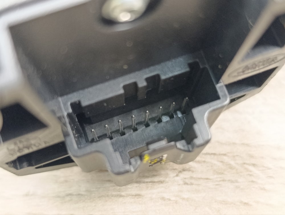 Кнопка курсовой устойчивости, 1000 рублей, Москва