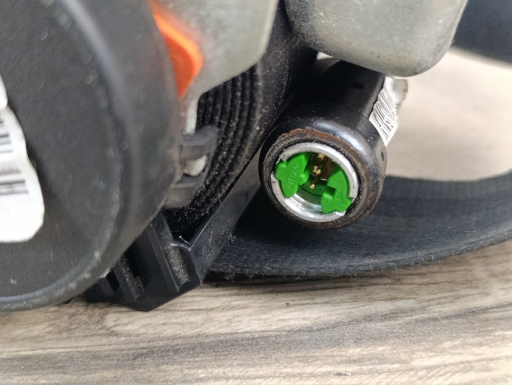 Ремень безопасности, 2000 рублей, Москва