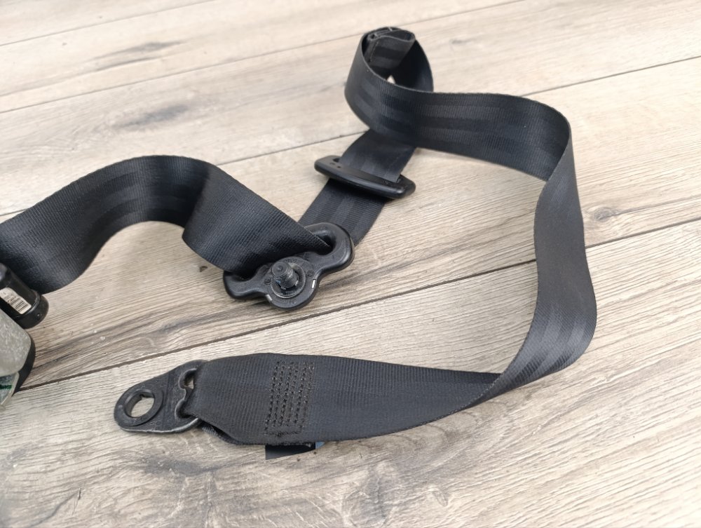 Ремень безопасности, 2000 рублей, Москва