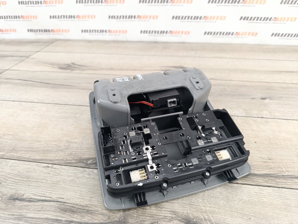 Плафон салона, 2000 рублей, Москва