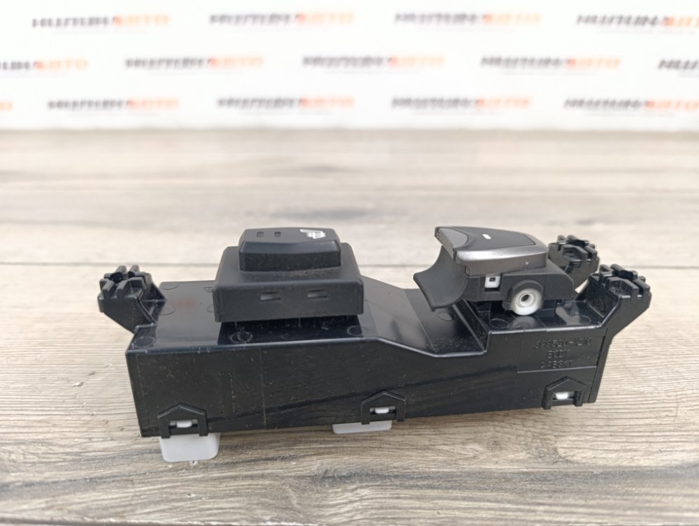 Кнопка стеклоподъемника, 1000 рублей, Москва