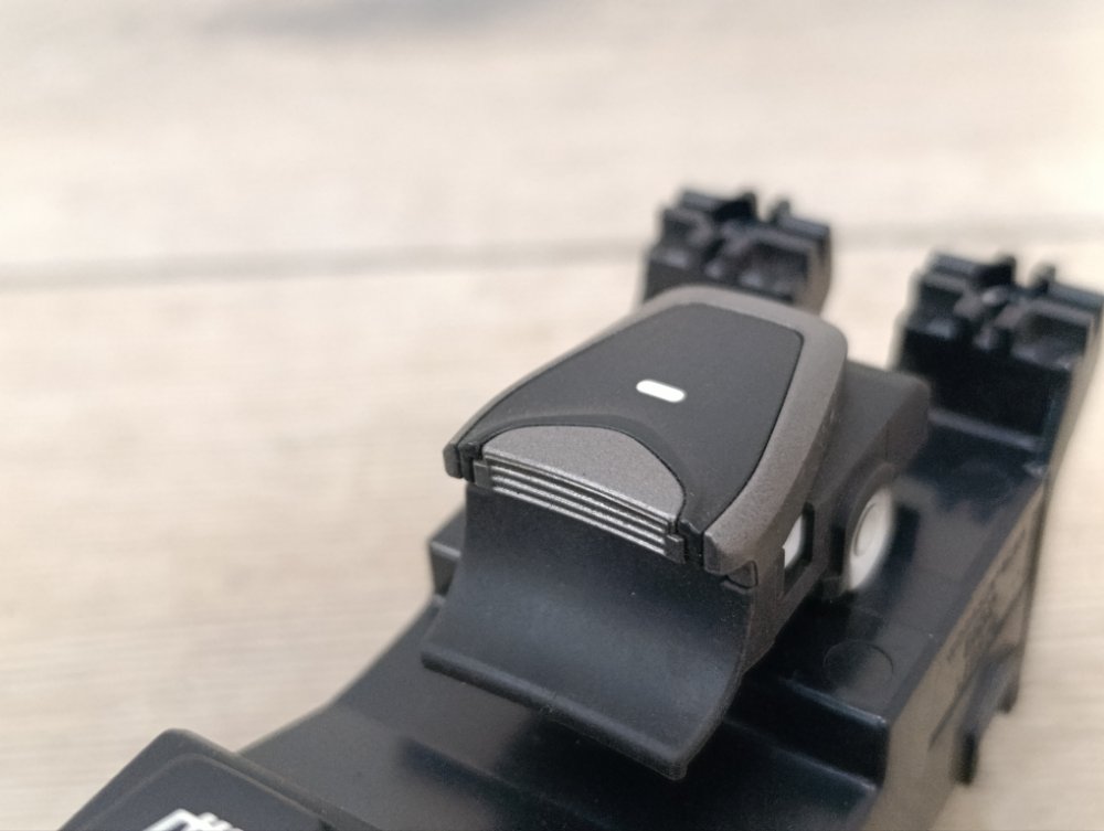 Кнопка стеклоподъемника, 1000 рублей, Москва