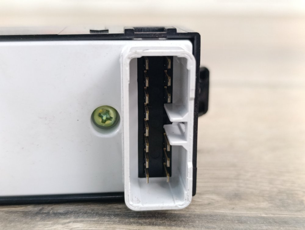 Кнопка стеклоподъемника, 1000 рублей, Москва