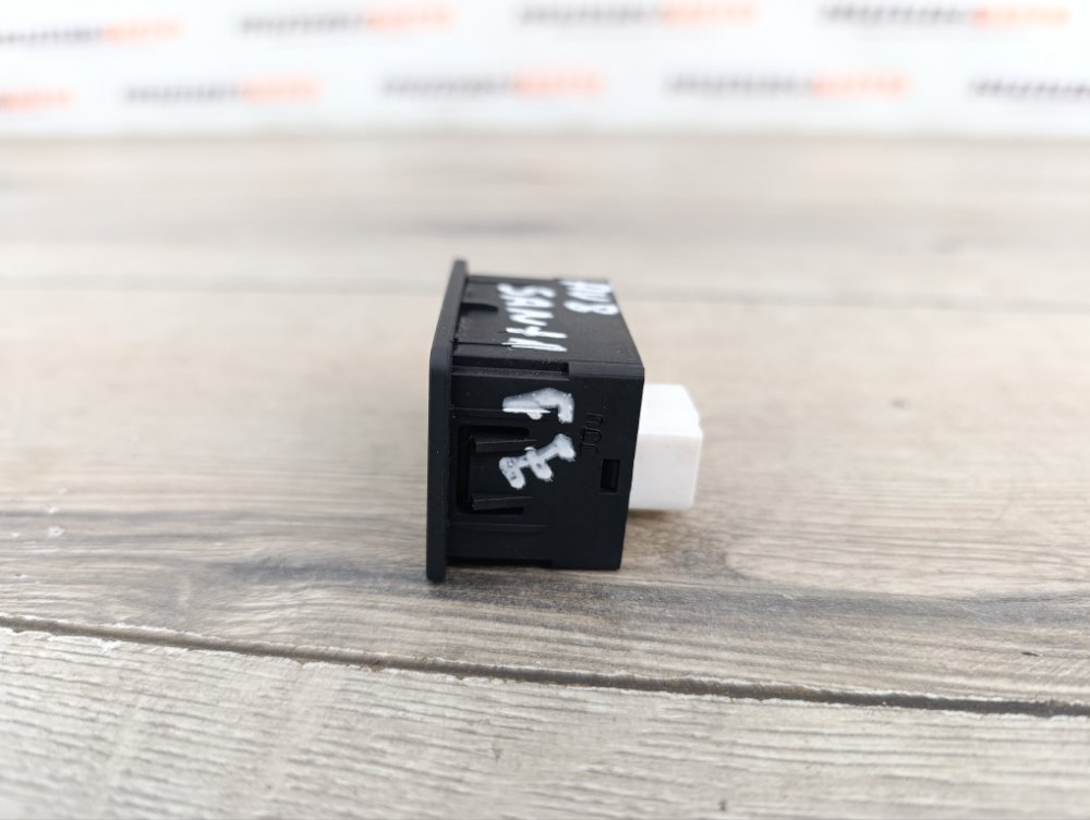 Кнопка открывания багажника, 2500 рублей, Москва