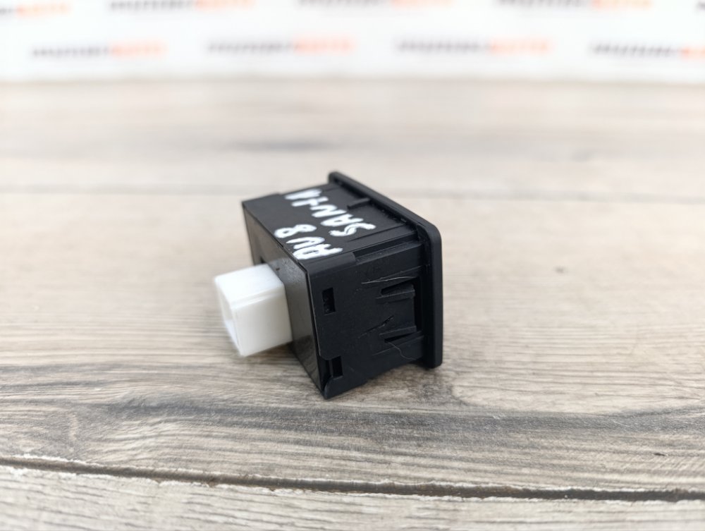 Кнопка открывания багажника, 2500 рублей, Москва