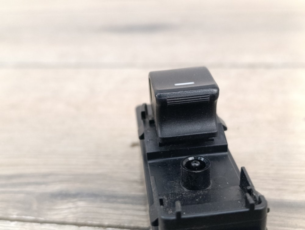 Кнопка стеклоподъемника, 500 рублей, Москва