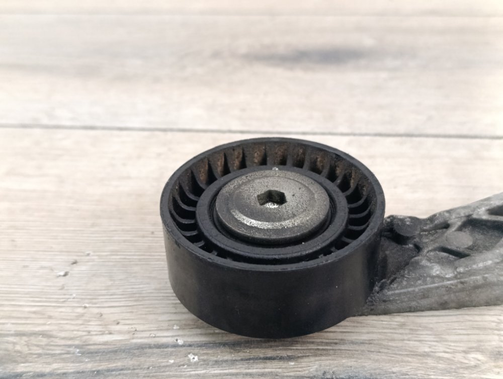 Ролик натяжной, 500 рублей, Москва