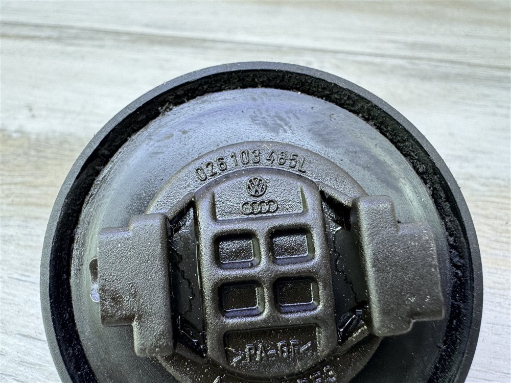 Крышка маслозаливной горловины, 500 рублей, Севастополь