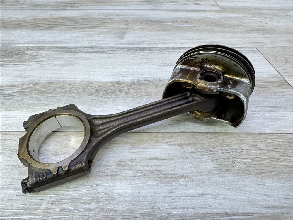 Поршень двигателя, 2000 рублей, Севастополь