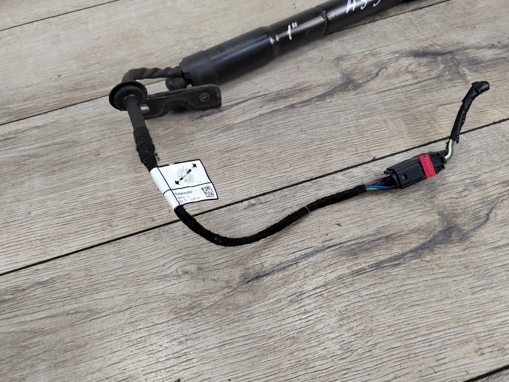 Амортизатор крышки багажника, 8400 рублей, Москва