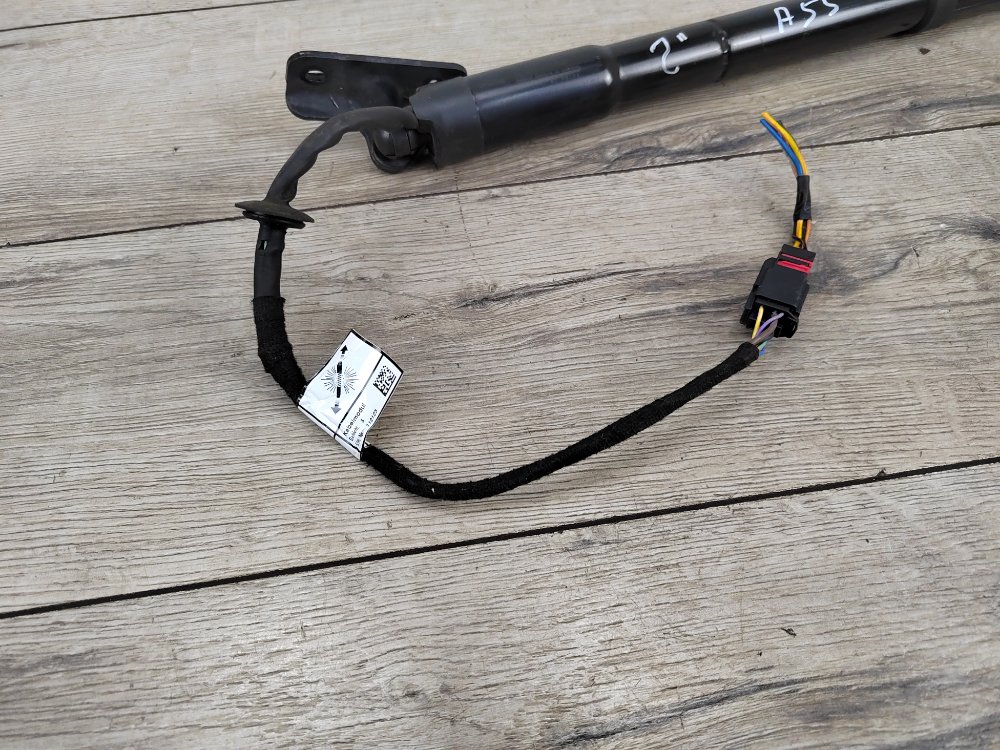 Амортизатор крышки багажника, 8400 рублей, Москва