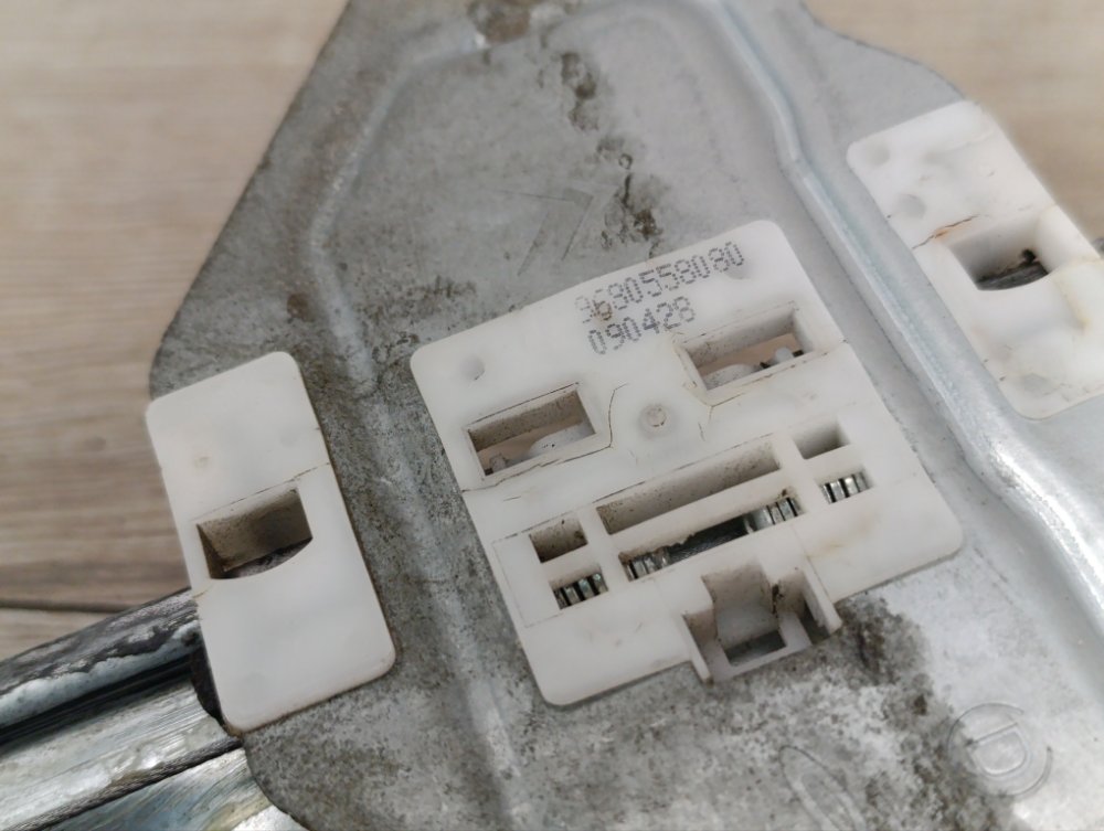 Стеклоподъемник, 2400 рублей, Москва