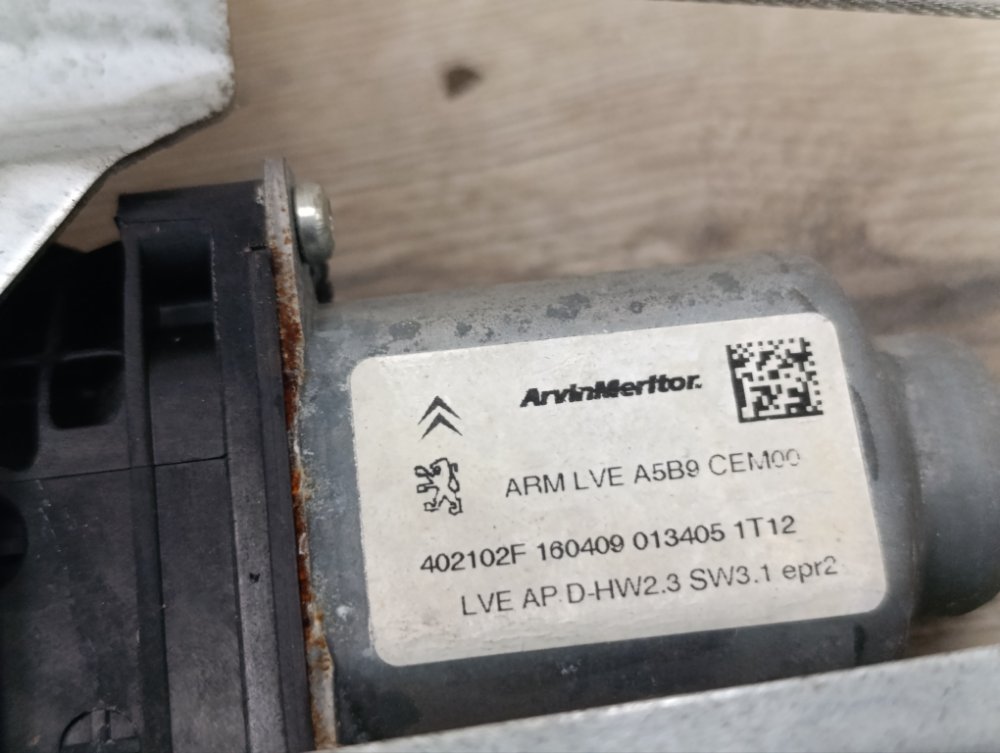 Стеклоподъемник, 2400 рублей, Москва