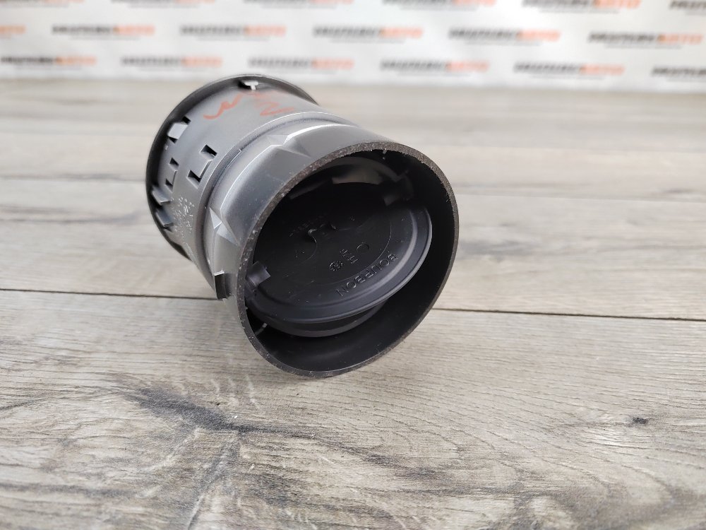 Дефлектор в торпедо, 500 рублей, Москва