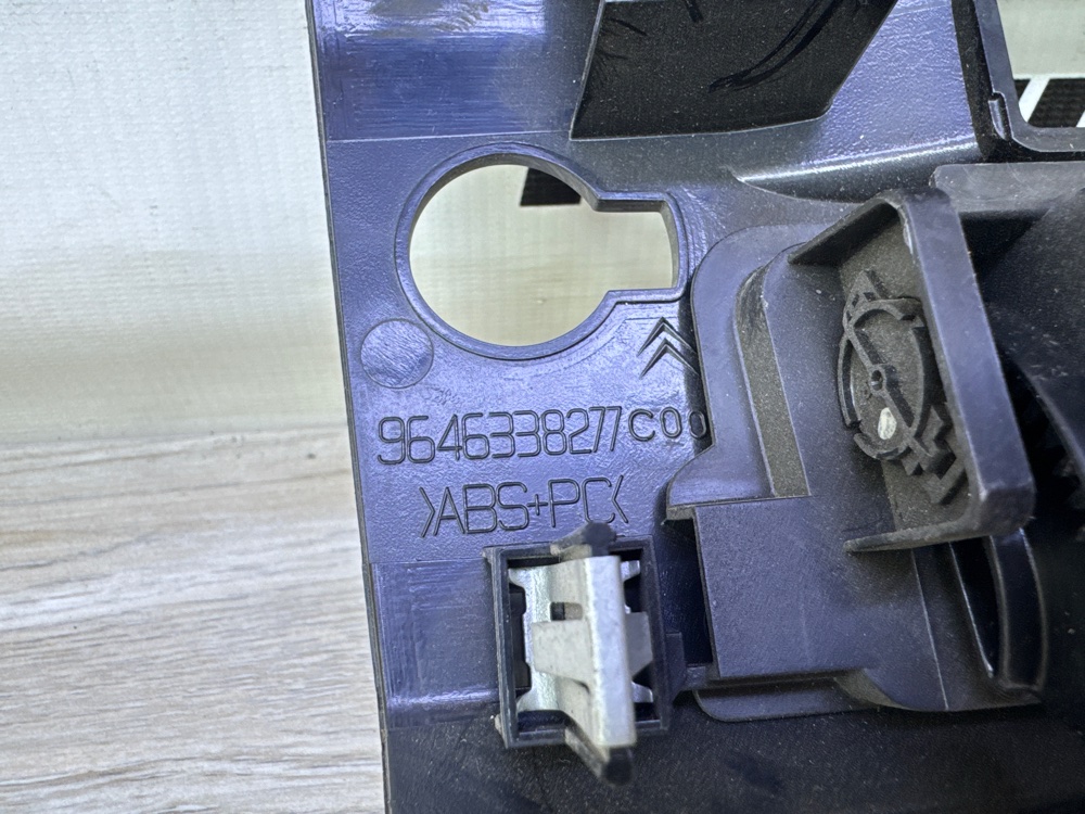 Дефлектор в торпедо центральный, 1700 рублей, Севастополь