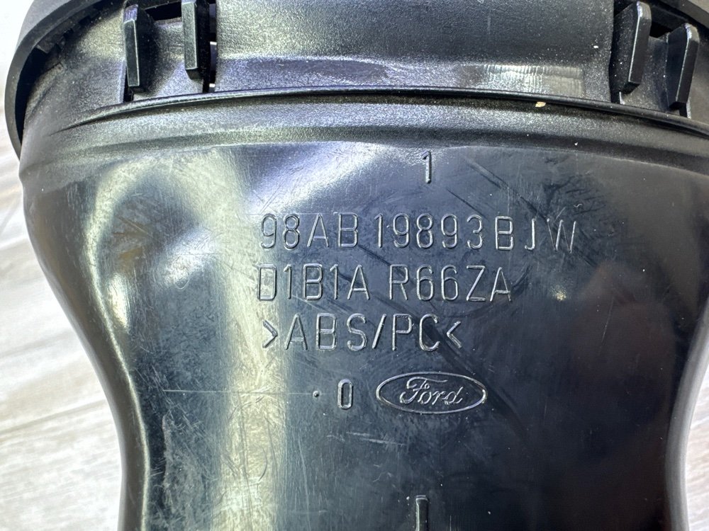 Дефлектор в торпедо центральный, 500 рублей, Севастополь