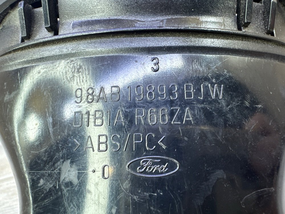 Дефлектор в торпедо центральный, 500 рублей, Севастополь