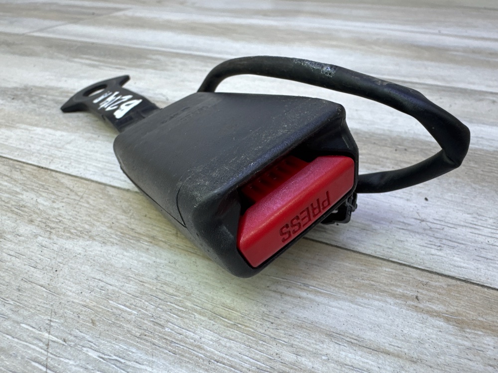 Замок ремня безопасности, 1100 рублей, Севастополь