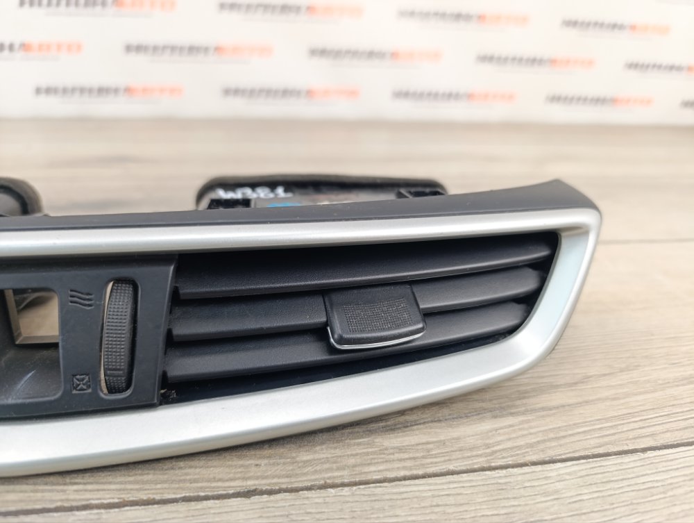 Дефлектор в торпедо центральный, 3000 рублей, Москва