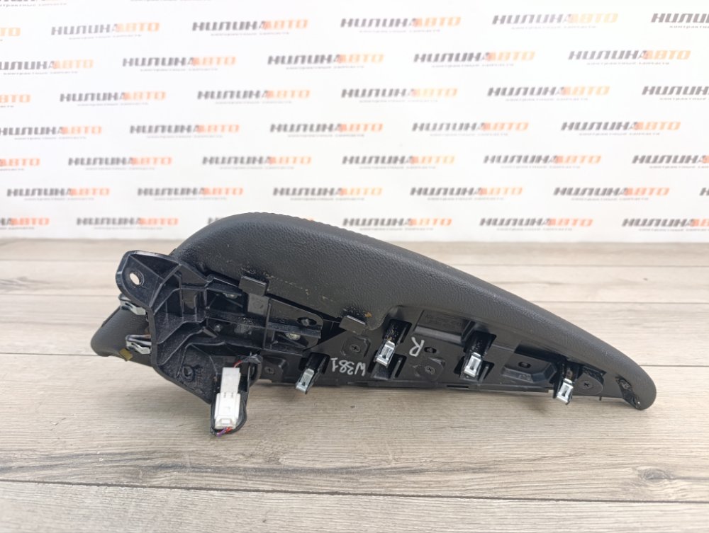 Накладка консоли центральной, 2000 рублей, Москва