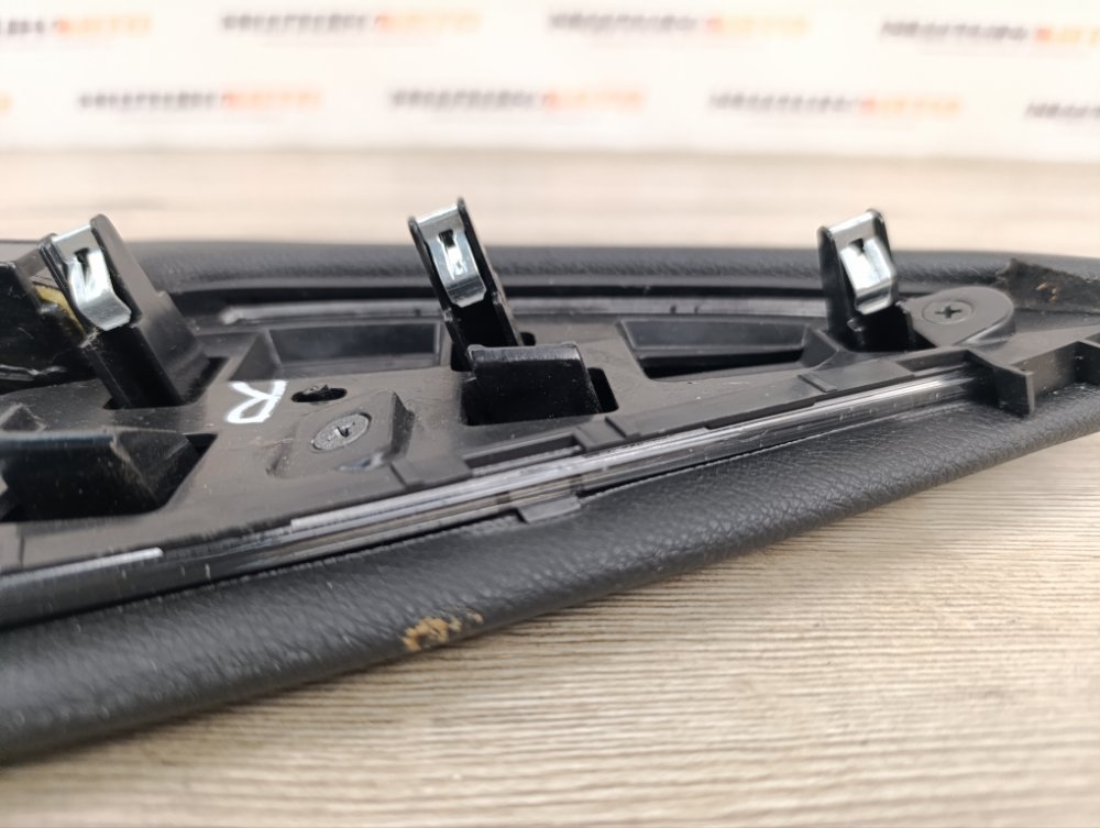 Накладка консоли центральной, 2000 рублей, Москва