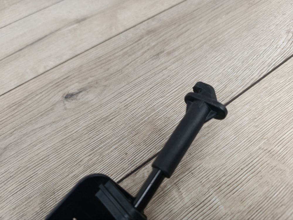 Упор капота, 1400 рублей, Москва