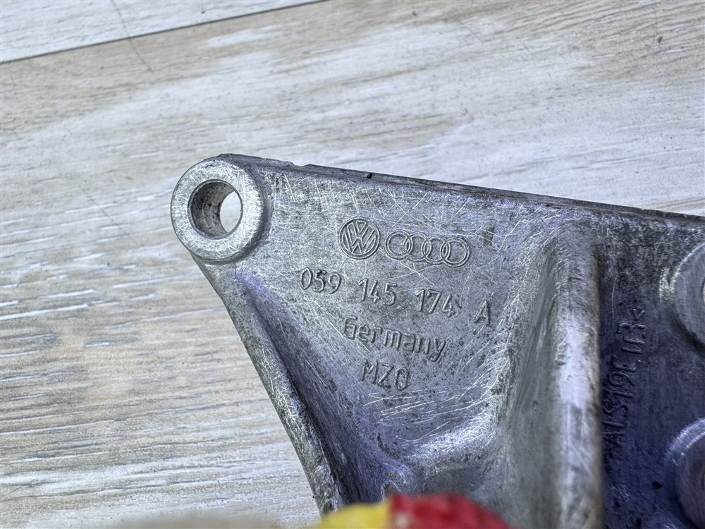 Кронштейн обводного ролика, 500 рублей, Севастополь